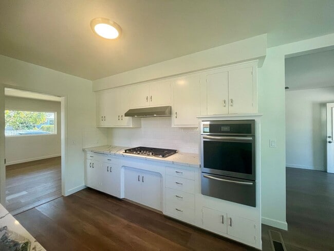 Photo - 733 Olive St
