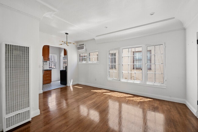 Building Photo - 647 N Spaulding Ave Unit 641.25 Rental