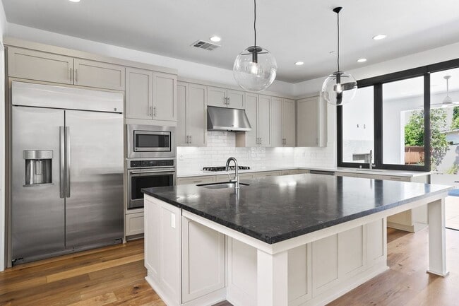 Photo - 1650 Murano Pl