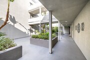 Courtyard 2 - Cambridge Court Apartments