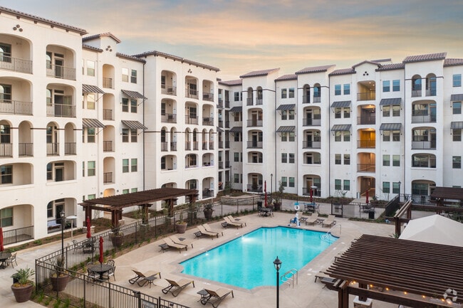 Photo - Centerpointe at Market