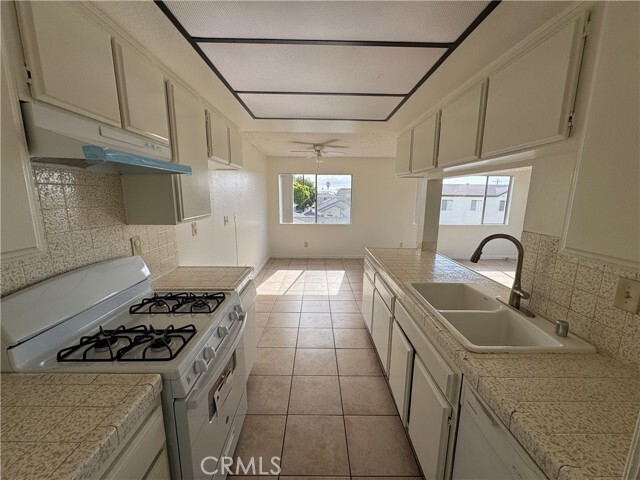 Photo - 635 W 15th St Unit 2
