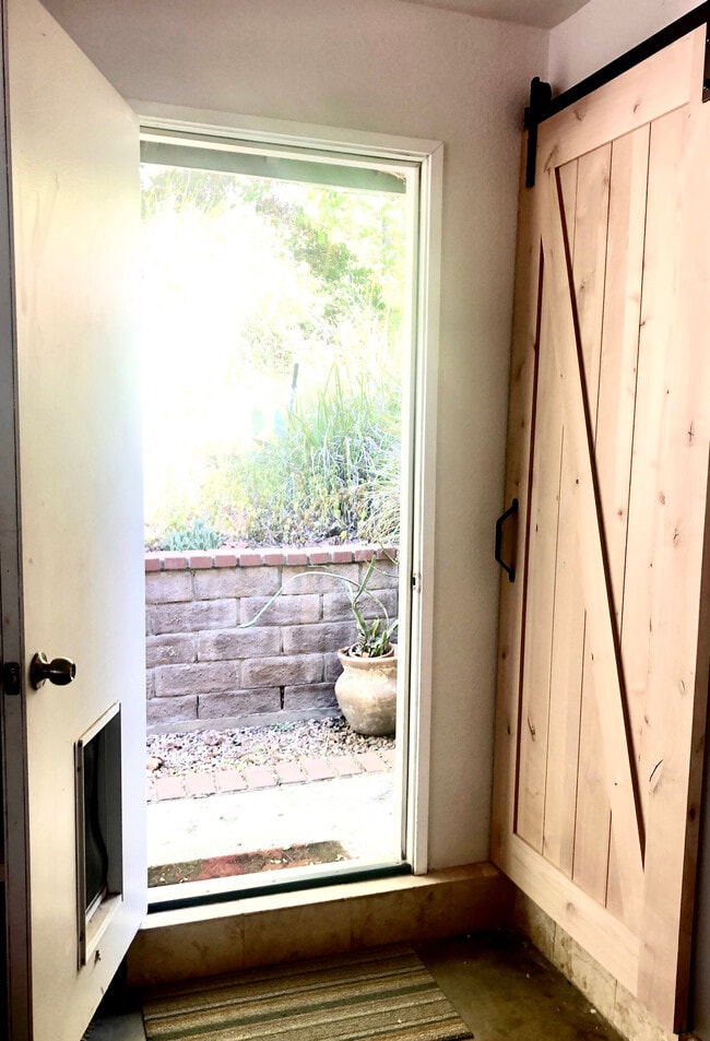Guest Unit Private Outside Door - 6231 Fairview Pl Unit Guest