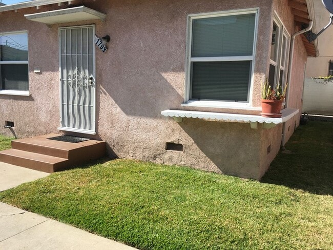Building Photo - 1709 Redondo Blvd Rental
