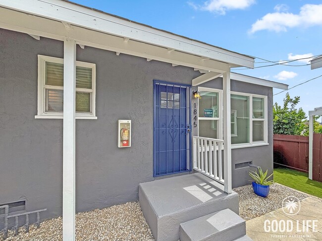 Photo - Charming 2BD/1BA South Park Unit with New Turf Yard & In unit laundry Unit 1845 Edgemont St