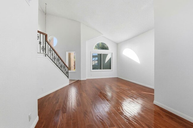 Photo - 44648 17th St E