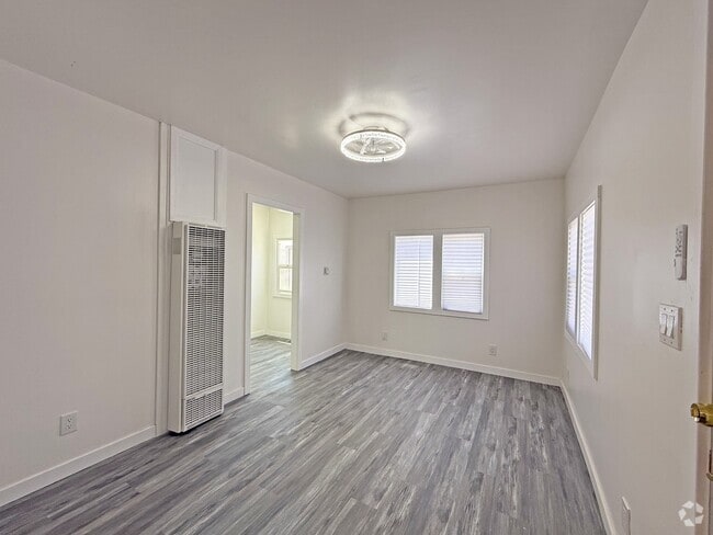 Building Photo - 1016 E Ventura St Rental