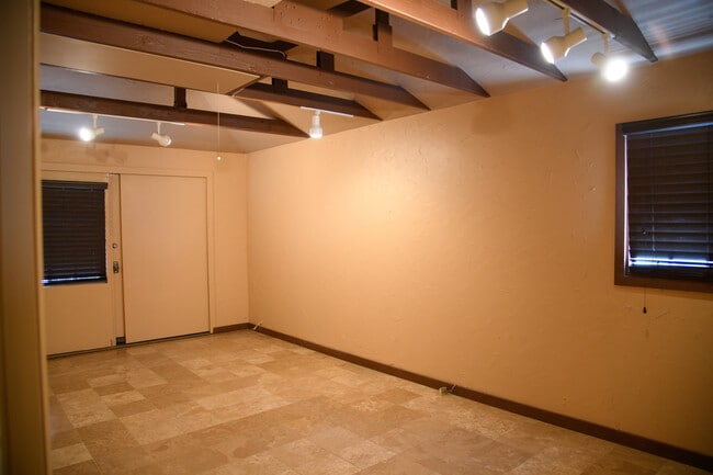 Building Photo - 10809 Huston St