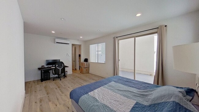 Photo - 574 S Motif St