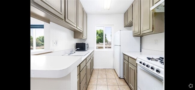 Building Photo - 17900 Sherman Way Unit 320 Rental