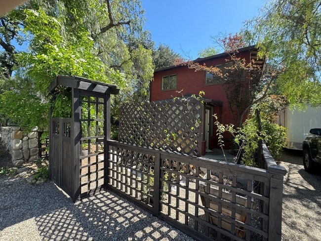 Photo - Charming 2 Bedroom Ojai Home with All Utilities Included