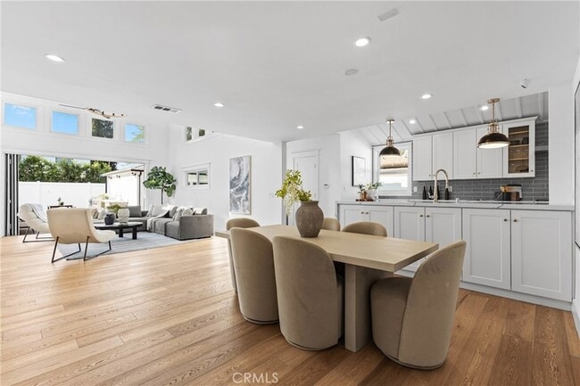 Photo - 12947 La Maida St