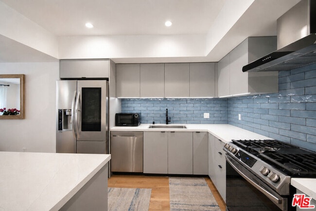 Building Photo - 1515 S Holt Ave Unit 204