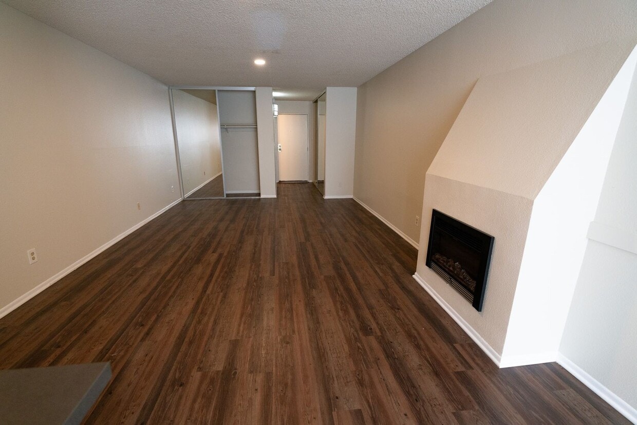Floor Plan - UCLA STUDENT DISCOUNT: $500 OFF AT MOVE-IN!! 64...
