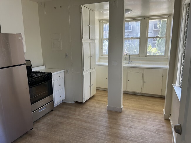 Photo - 1323 N Orange Dr Unit 1/2