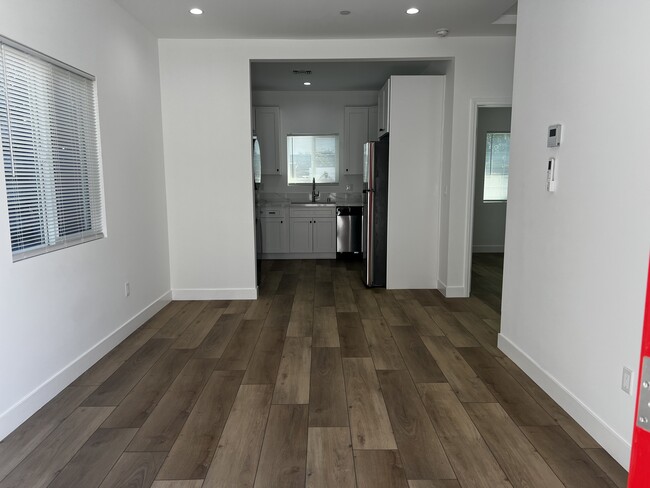 Photo - 5952 Balcom Ave