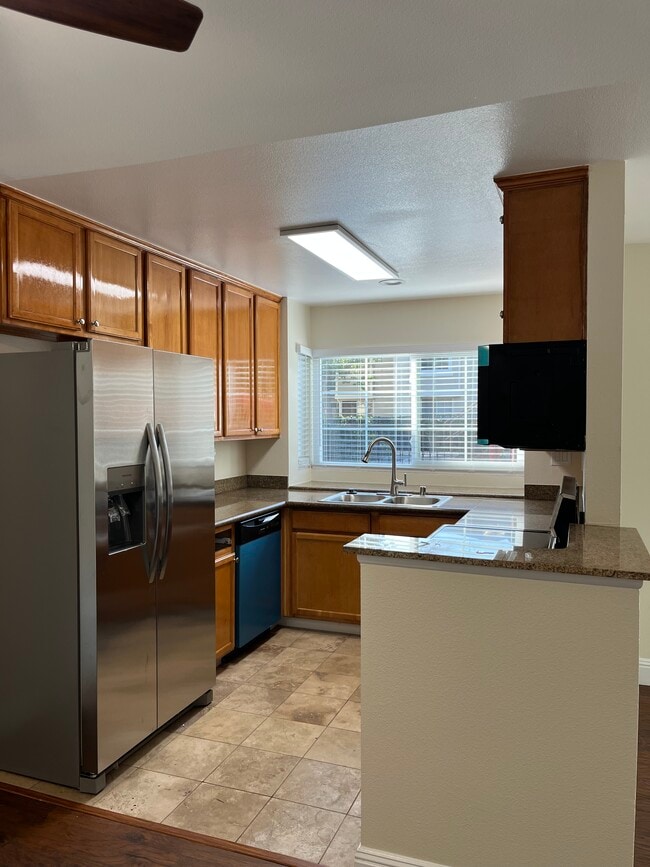 Building Photo - 3545 Grove St Unit 127