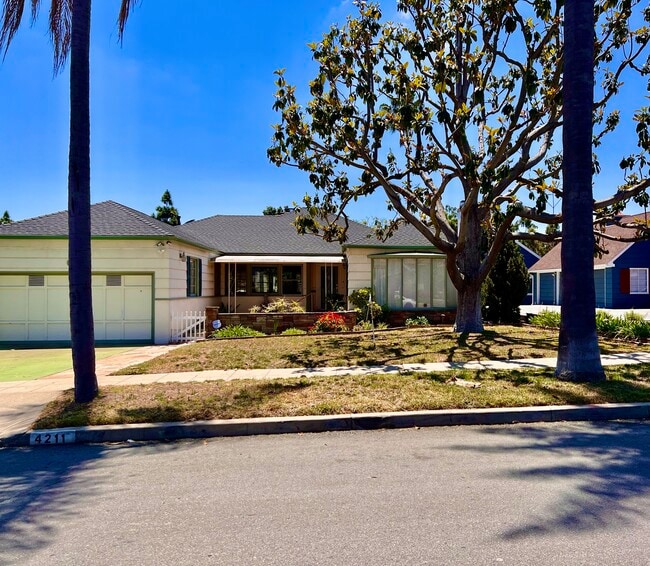 Building Photo - 4211 Ridgeway Dr Rental