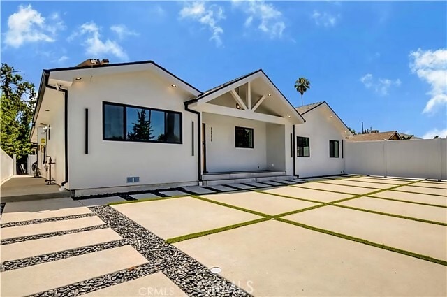 Building Photo - 20522 Sherman Way Rental