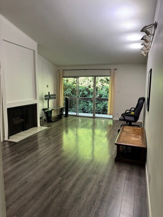 Building Photo - 440 Veteran Ave Unit 407 Rental