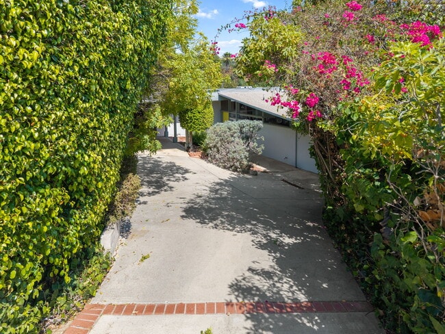 Building Photo - 12400 Deerbrook Ln