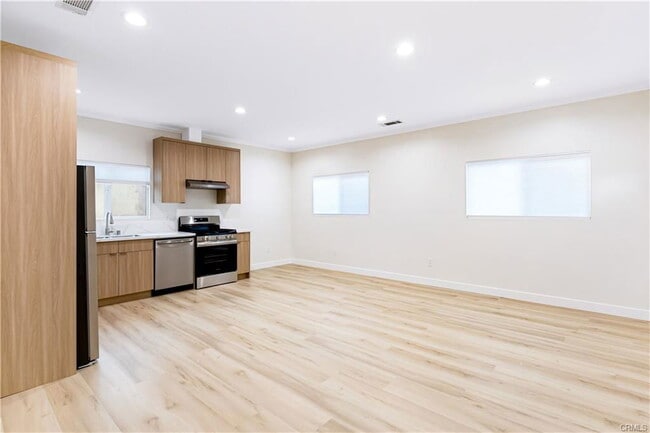 Photo - 720 E Windsor Rd