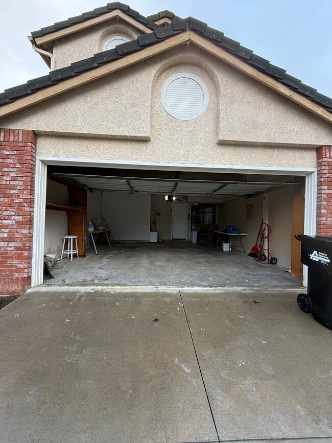 Photo - 2466 Robert Rd