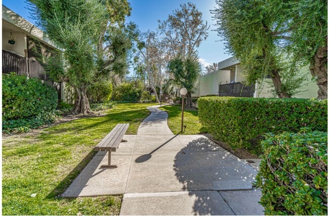 Photo - 2 Bedroom Condo for Rent in Newhall!