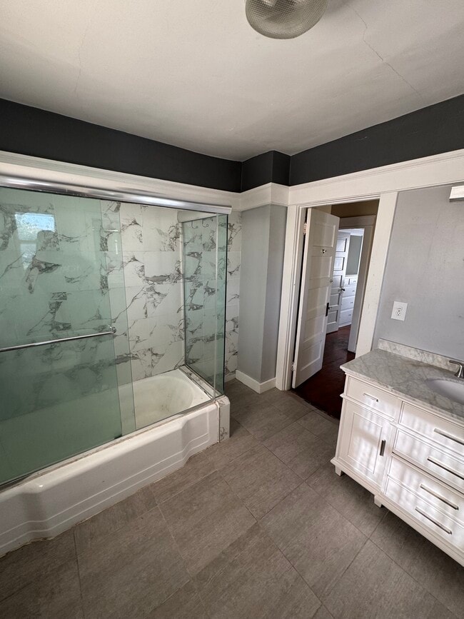 Photo - 214 W Chestnut St