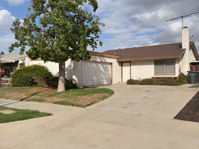 Building Photo - Charming 3-Bed Oasis with 2 Baths on Olymp...