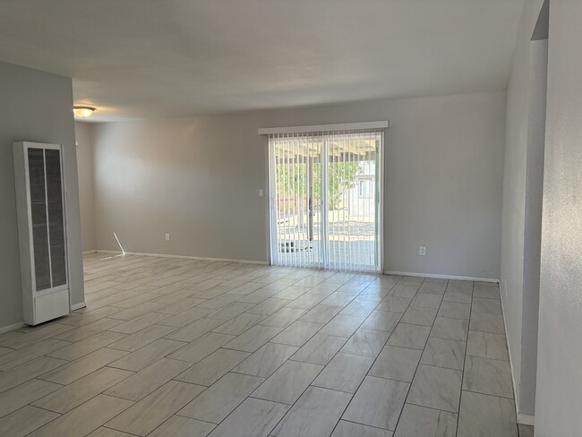 Photo - 18938 Live Oak St
