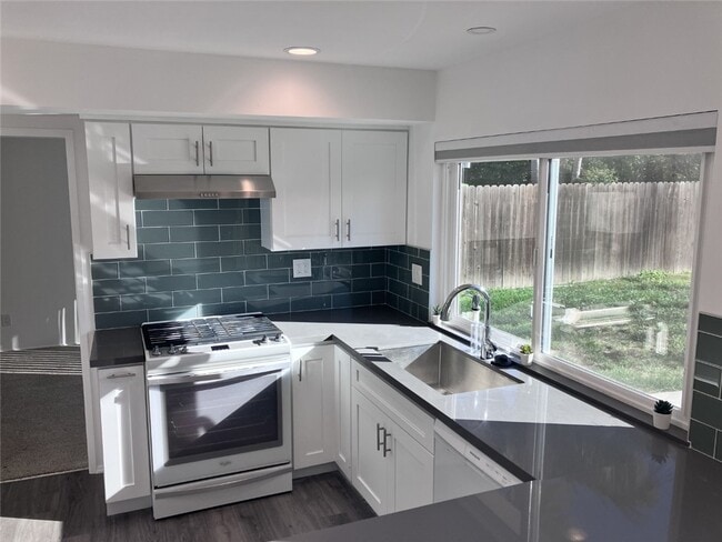 Photo - 9022 Hyde Park Dr