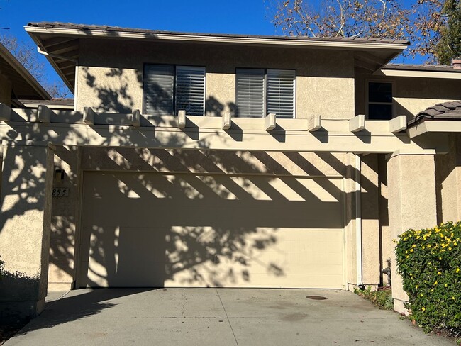 Building Photo - La Ventana Townhouse in Ventura
