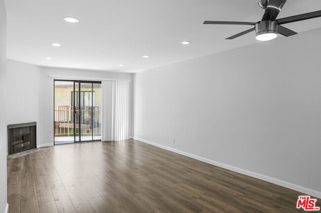 Building Photo - 620 W Hyde Park Blvd Unit 209 Rental