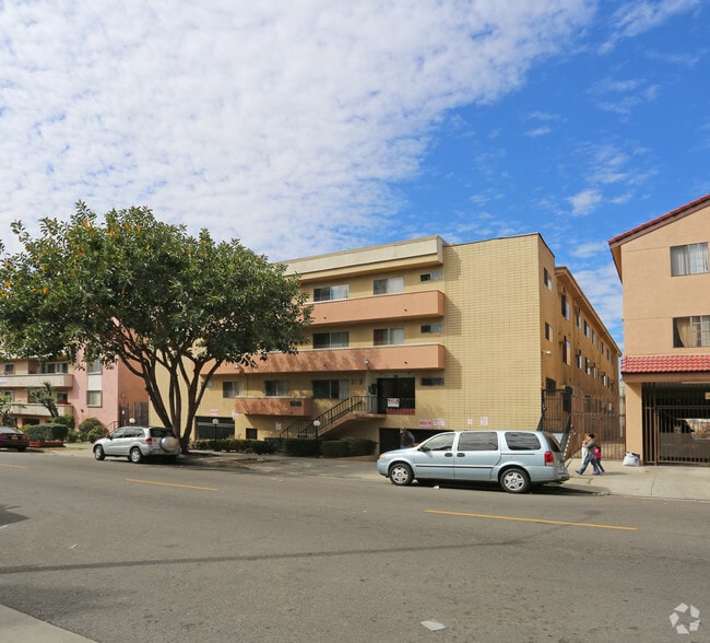 3169 - 319 S. New Hampshire Av - 3169 - 319 S. New Hampshire Av Apartments
