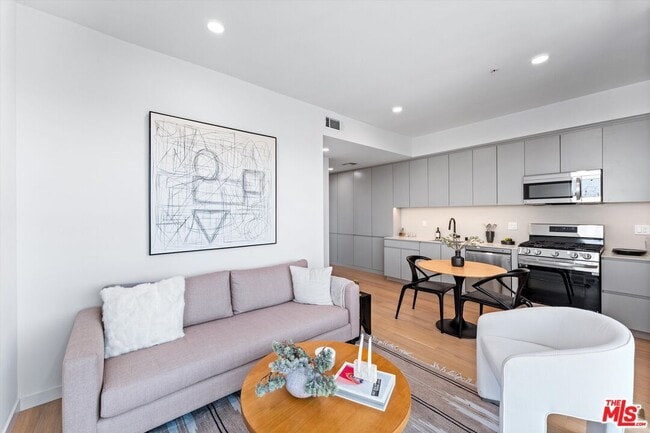 Photo - 904 S New Hampshire Ave Unit 301