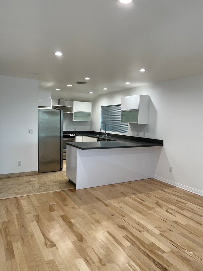 Photo - 1146 N Clark St Condo Unit 8