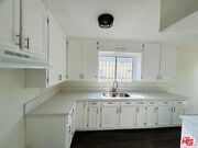 Photo - 1029 W 84th St House