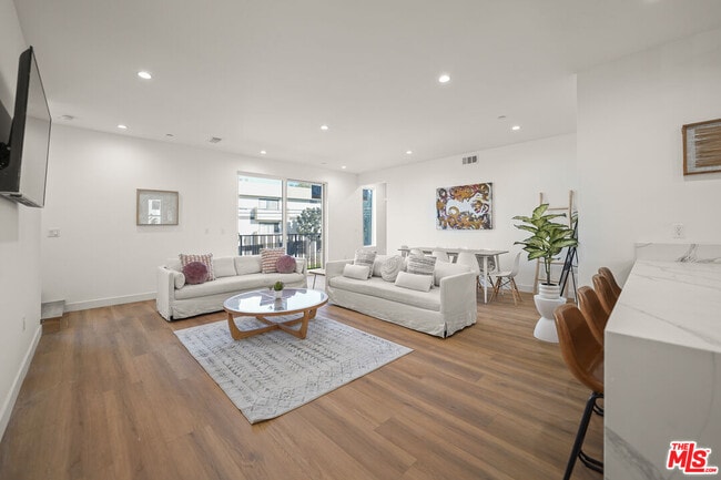 Photo - 13692 Erwin St