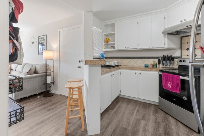 Photo - 475 N Midway Dr