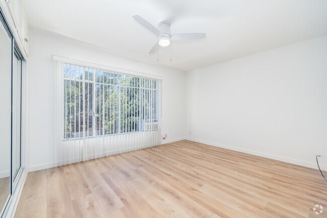 1BR, 1BA - 750SF - Bedroom - Sunset West