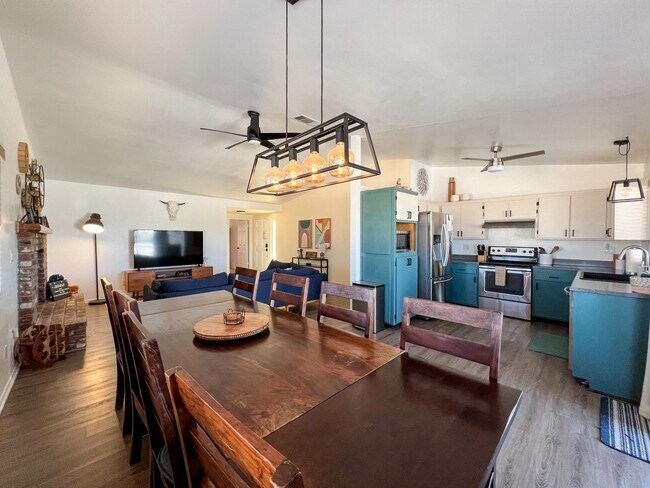 Photo - Fully Furnished 4 Bedroom in Sunmore Estat...