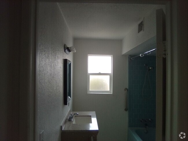 Building Photo - Desert View Apartments Unit A