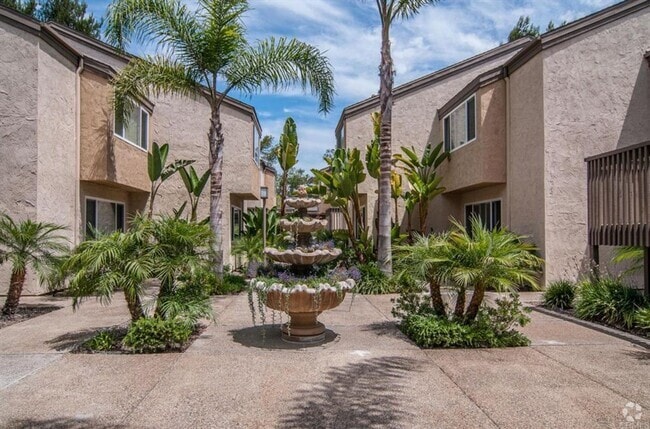 Building Photo - 2 bedroom, 2 bath top floor condo in La Jolla