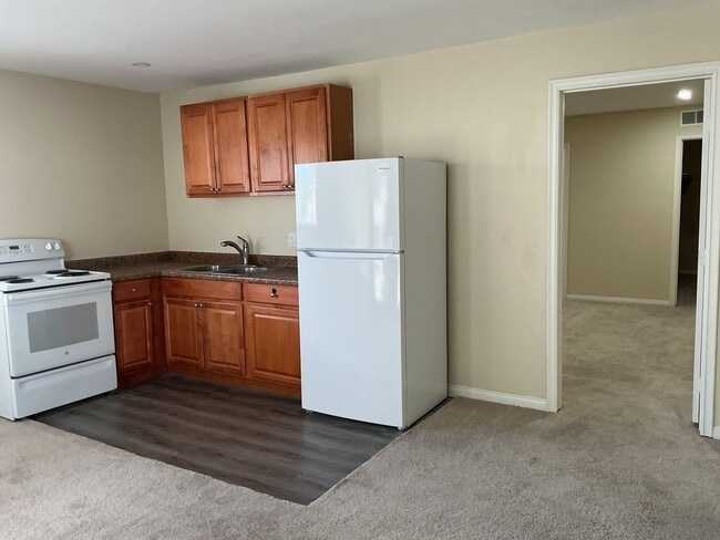 Photo - Los Caballeros #001 Unit 1B