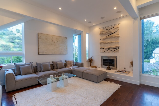 Photo - 1857 N Beverly Dr House