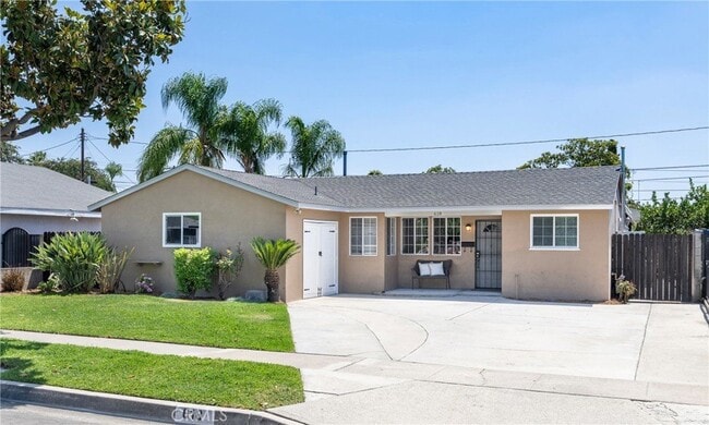 Building Photo - 618 S Pine Dr