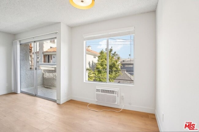 Photo - 1352 S Carmelina Ave Unit 206