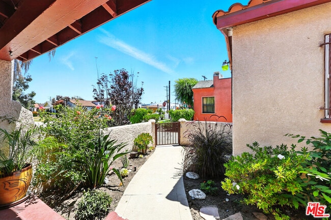 Photo - 8853 S Halldale Ave