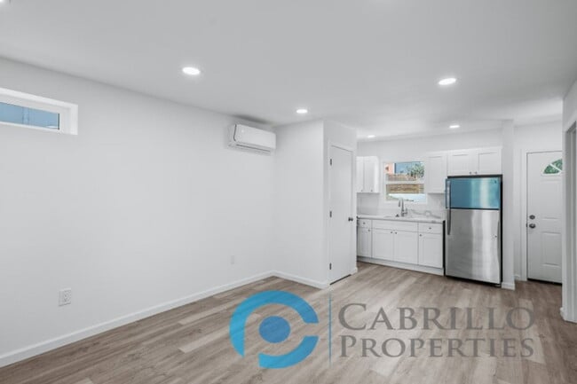 Building Photo - 2527 Tuberose St Unit 200